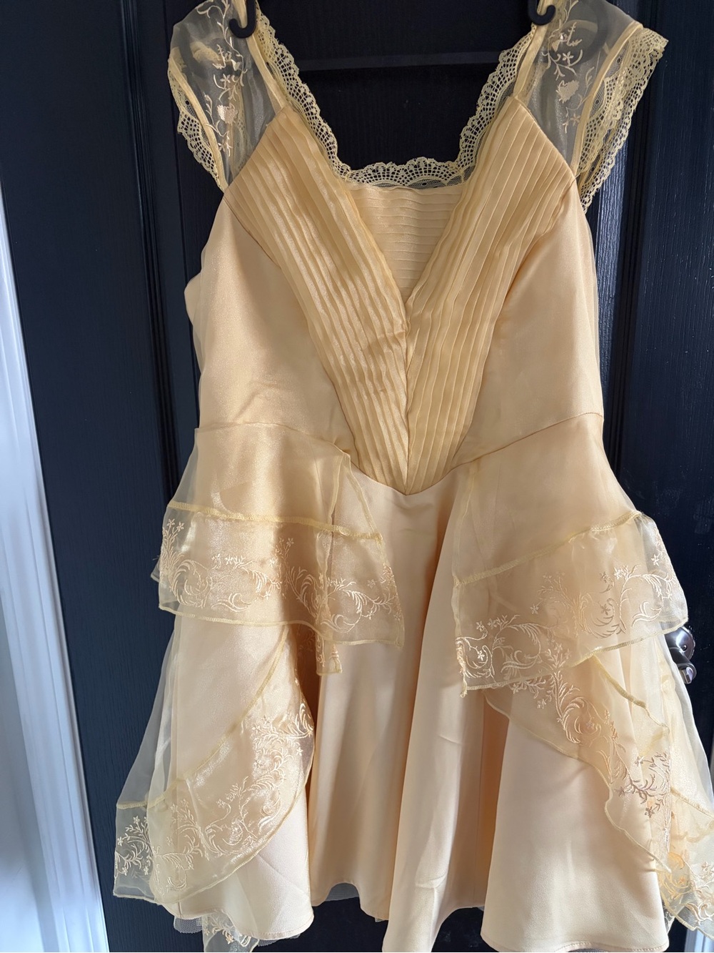 Belle Ladies Hot Topic costume dress - XL